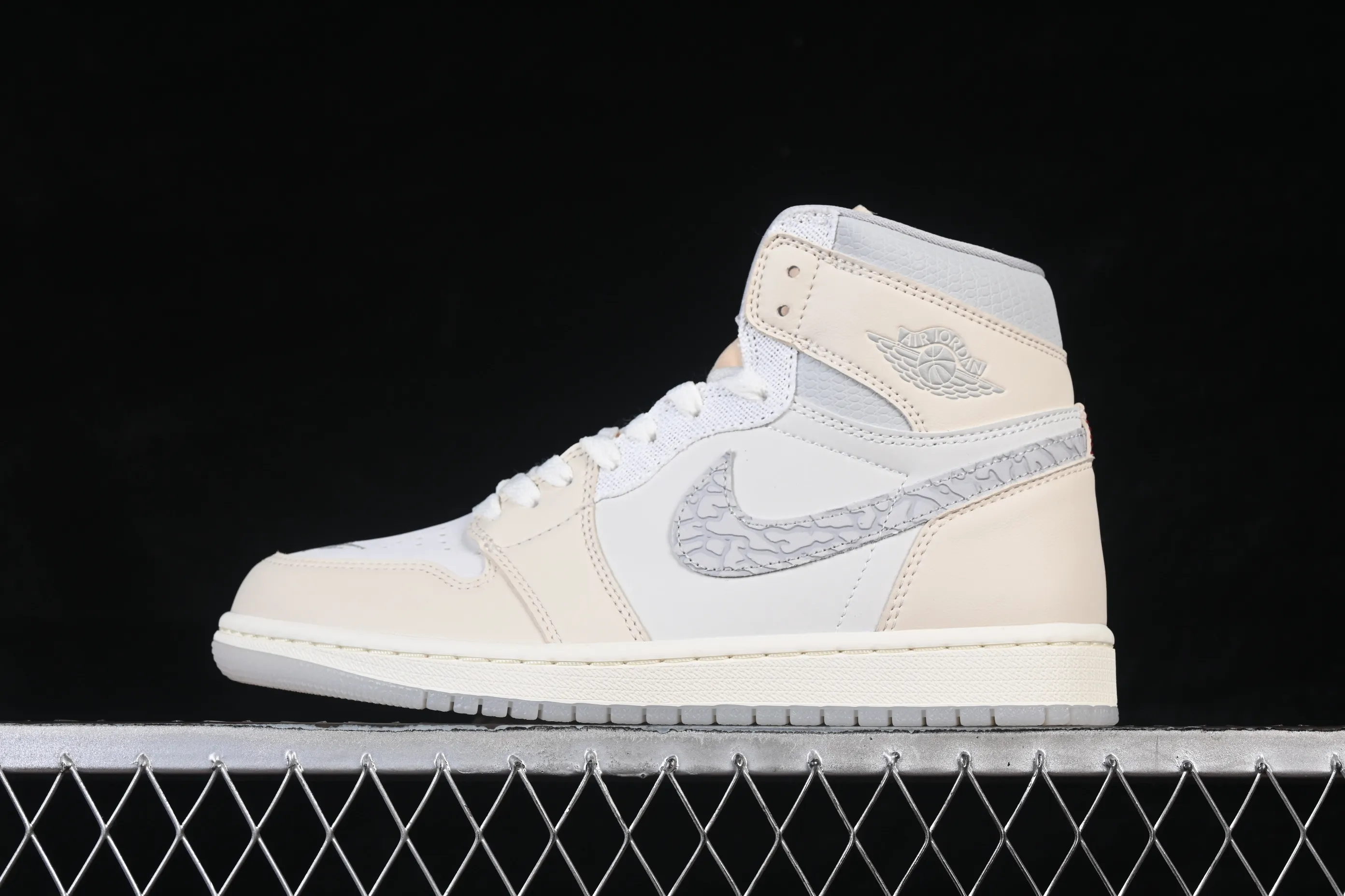 All categories Air Jordan Jordan series basketball shoes Air Jordan 1 High Air Jordan 1 High OG AJ1 Joe 1 ivory white high-top basketball shoes IH4363-100
